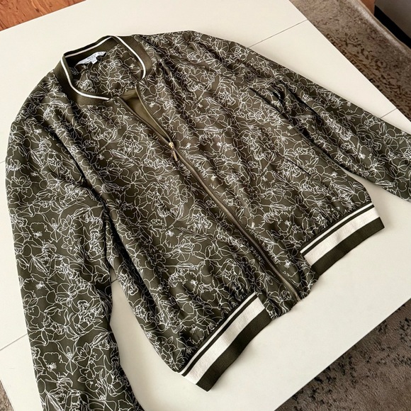 PENTAGONE Stylish Bohemian Olive Green Floral Women's Lightweight Jacket XL - Picture 2 of 4